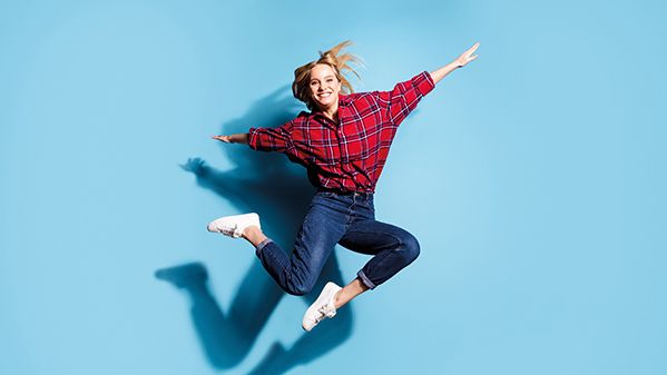 csm_KYBAG_happymaker_Frau_blauer_Hintergrund_3_4b0f0f2149.jpg